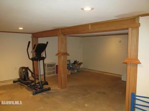1331 Robert Dr, Freeport, IL 61032 photo 12