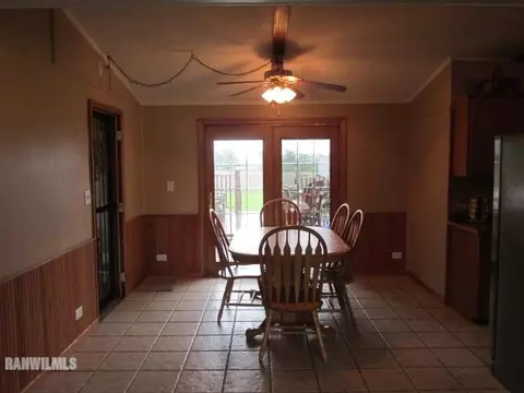 1331 Robert Dr, Freeport, IL 61032 photo 5