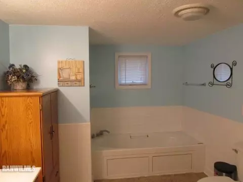 1331 Robert Dr, Freeport, IL 61032 photo 10