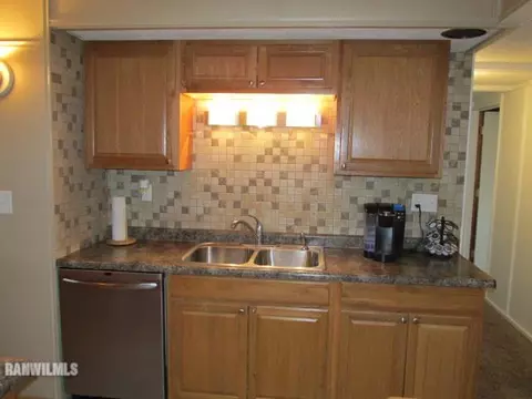 1331 Robert Dr, Freeport, IL 61032 photo 4