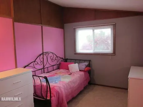 1331 Robert Dr, Freeport, IL 61032 photo 8