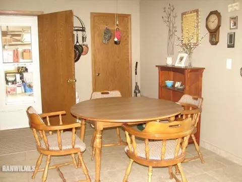 2314 Eagle Dr, Freeport, IL 61032 photo 4