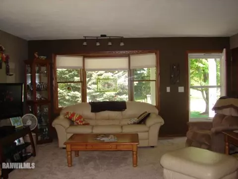 2314 Eagle Dr, Freeport, IL 61032 photo 2