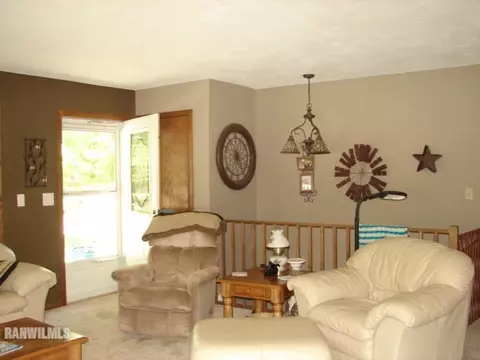 2314 Eagle Dr, Freeport, IL 61032 photo 3