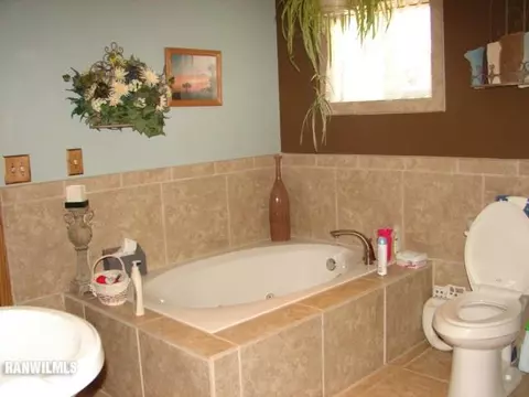 2314 Eagle Dr, Freeport, IL 61032 photo 7