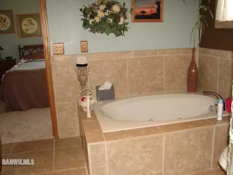 2314 Eagle Dr, Freeport, IL 61032 photo 10