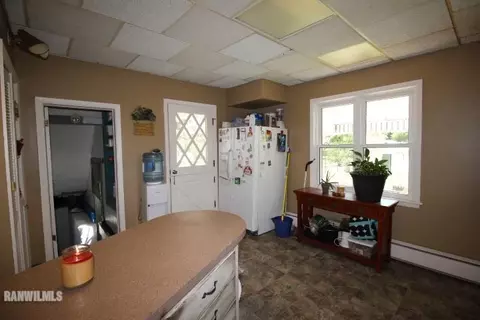 921 S Fruit Ave, Freeport, IL 61032 photo 4