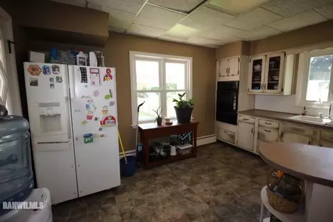 921 S Fruit Ave, Freeport, IL 61032 photo 7