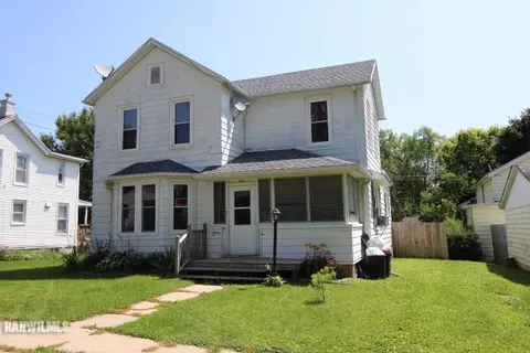 921 S Fruit Ave, Freeport, IL 61032 photo 2