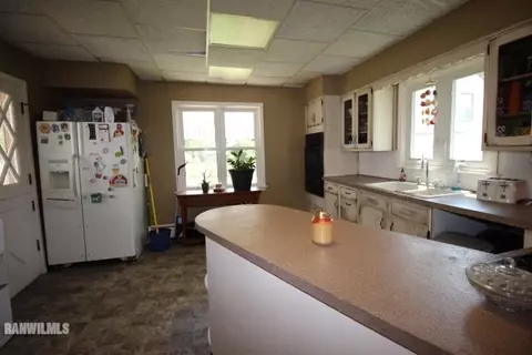 921 S Fruit Ave, Freeport, IL 61032 photo 5