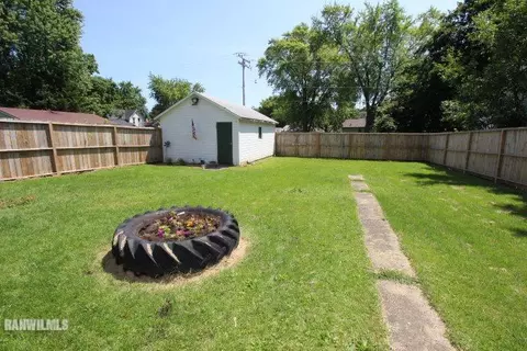 921 S Fruit Ave, Freeport, IL 61032 photo 22