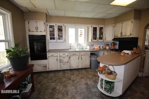 921 S Fruit Ave, Freeport, IL 61032 photo 3