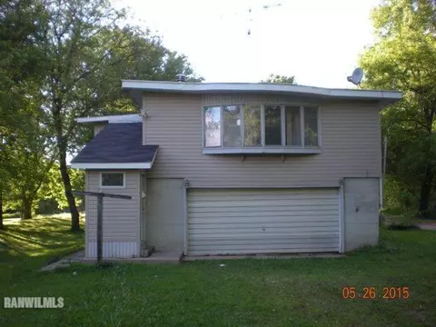 5100 Phillips Dr, Freeport, IL 61032 photo 2
