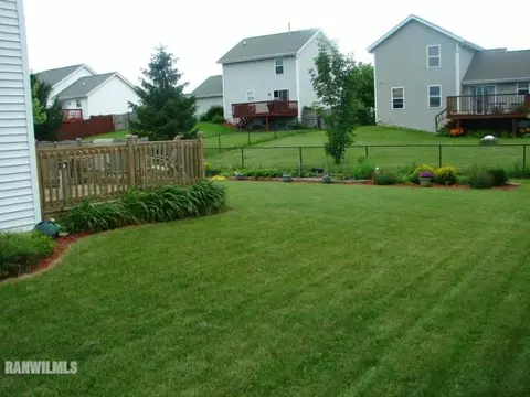 801 Fieldcrest Dr, Byron, IL 61010 photo 4