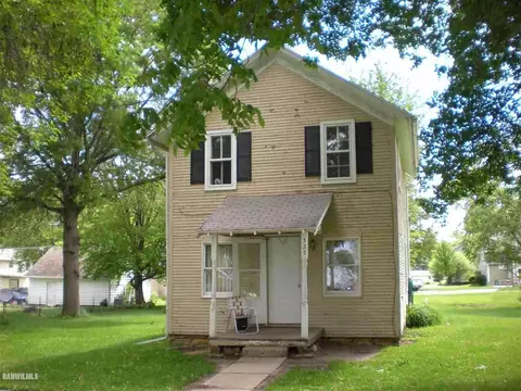 323 Marion, Chadwick, IL 61014 photo 2