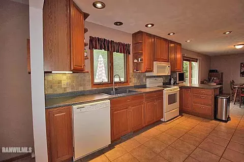 2178 Middle Ct, Freeport, IL 61032 photo 8