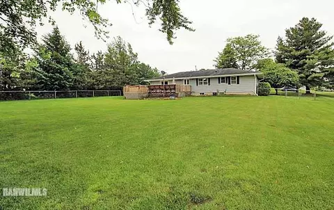 2178 Middle Ct, Freeport, IL 61032 photo 3