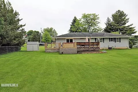 2178 Middle Ct, Freeport, IL 61032 photo 2