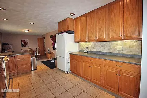 2178 Middle Ct, Freeport, IL 61032 photo 9