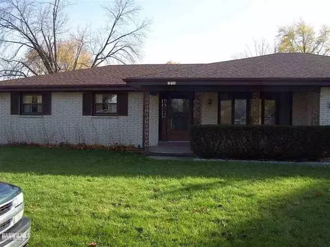 205 E Pine St, Forreston, IL 61030 photo 2