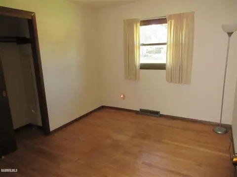 205 E Pine St, Forreston, IL 61030 photo 5
