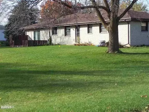 205 E Pine St, Forreston, IL 61030 photo 3