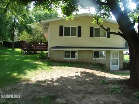 1453 Jay St, Freeport, IL 61032 photo 2