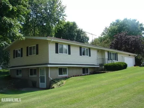 1453 Jay St, Freeport, IL 61032 photo 1