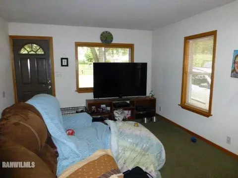 319 E First St, Mcconnell, IL 61050 photo 4