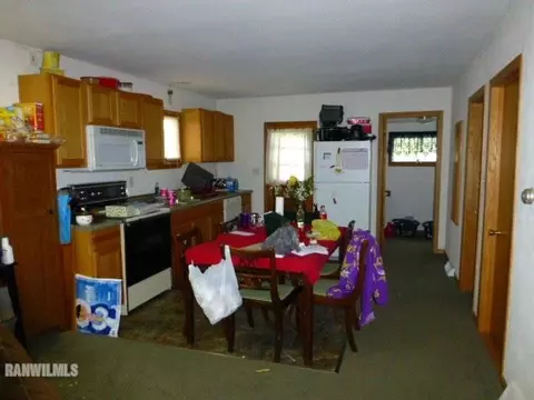 319 E First St, Mcconnell, IL 61050 photo 3