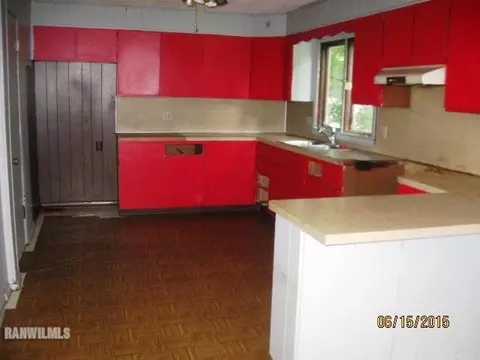 1205 S High Ave, Freeport, IL 61032 photo 5