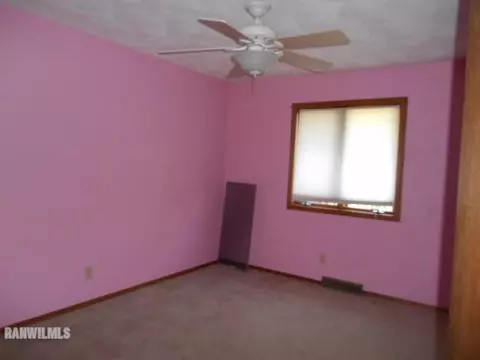 930 N Mesa Dr, Freeport, IL 61032 photo 4