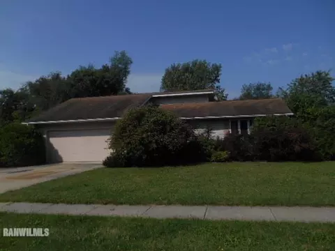 930 N Mesa Dr, Freeport, IL 61032 photo 1