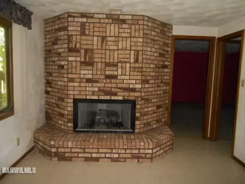 930 N Mesa Dr, Freeport, IL 61032 photo 11