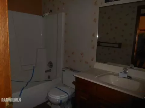 930 N Mesa Dr, Freeport, IL 61032 photo 18