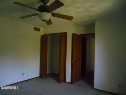 930 N Mesa Dr, Freeport, IL 61032 photo 3