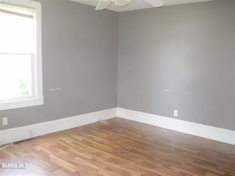 725 E Illinois St, Freeport, IL 61032 photo 2