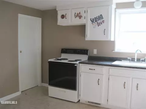 725 E Illinois St, Freeport, IL 61032 photo 5