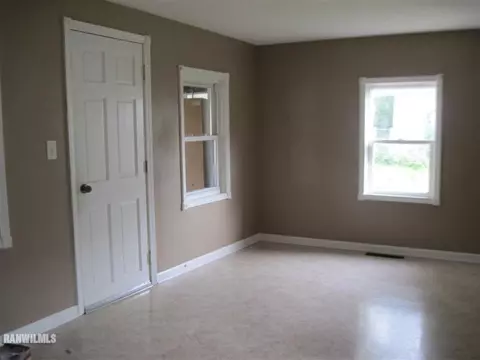 725 E Illinois St, Freeport, IL 61032 photo 3
