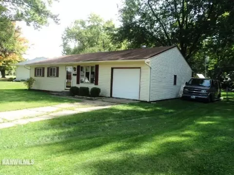 1464 Winter Dr, Freeport, IL 61032 photo 2