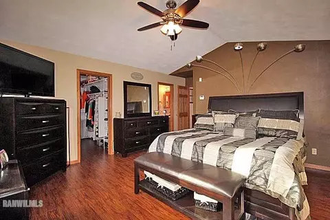 1660 W Apache Trl, Freeport, IL 61032 photo 12