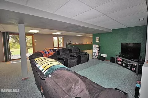 1660 W Apache Trl, Freeport, IL 61032 photo 17