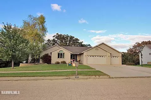 1660 W Apache Trl, Freeport, IL 61032 photo 1