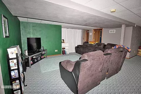 1660 W Apache Trl, Freeport, IL 61032 photo 18