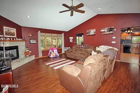 1660 W Apache Trl, Freeport, IL 61032 photo 5