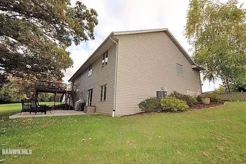 1660 W Apache Trl, Freeport, IL 61032 photo 24