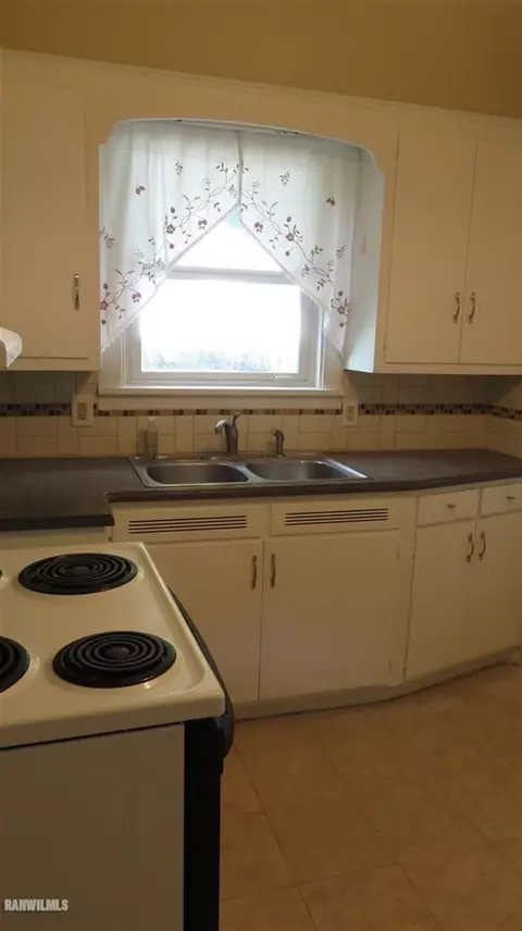 1208 S Maple, Freeport, IL 61032 photo 9