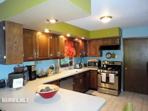 1711 S Demeter Dr, Freeport, IL 61032 photo 2
