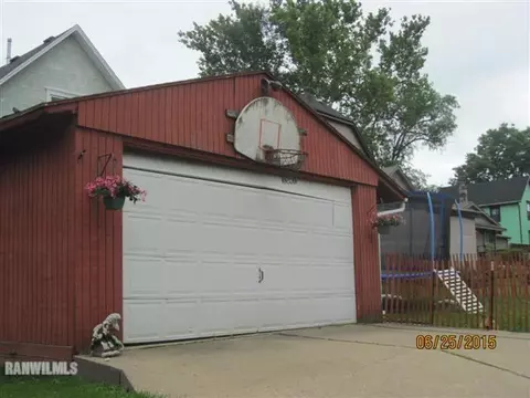 956 E Clinton St, Freeport, IL 61032 photo 2