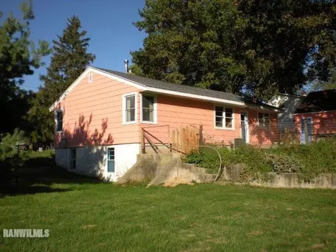 325 E 1st St, Chadwick, IL 61014 photo 3